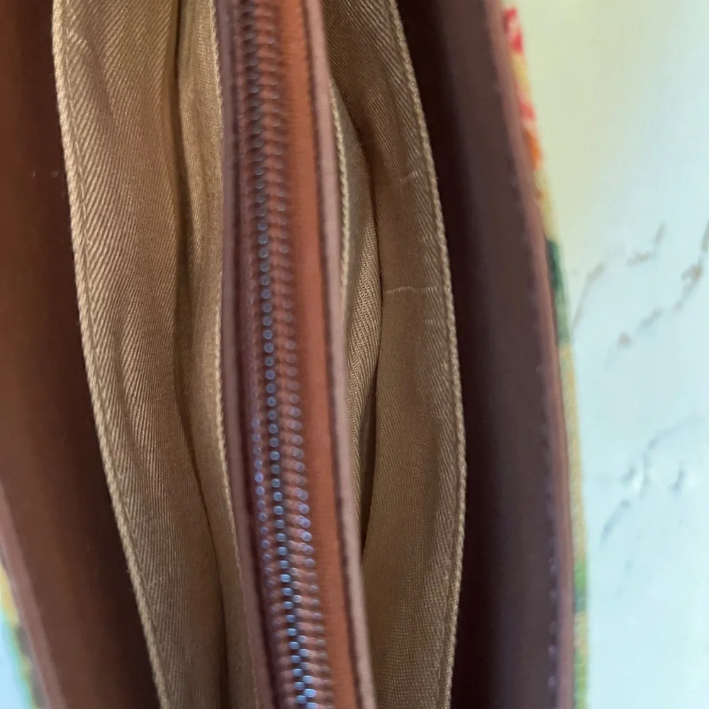 Fossil Purse, canvas flowers, leather trim - Picture 3 of 4